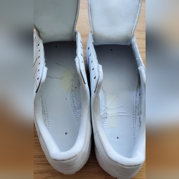 Superstar Adidas white shoes 10.5 - Picture 10 of 13